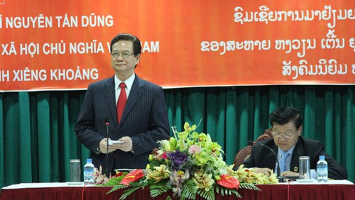Thủ tướng Nguyễn Tấn Dũng thăm và làm việc tại tỉnh Xiêng Khoảng, Lào - ảnh 1