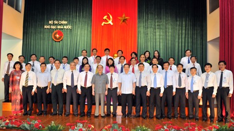 Chủ tịch Quốc hội Nguyễn Sinh Hùng làm việc với Kho bạc nhà nước - ảnh 1
