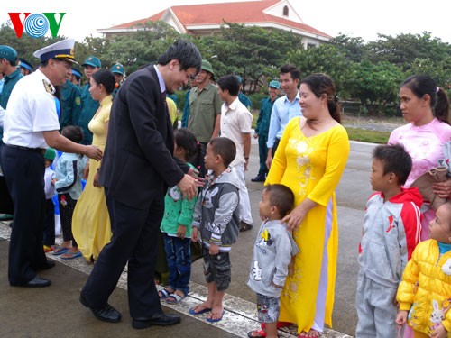 Đoàn công tác  Đài Tiếng nói Việt Nam thăm quân, dân huyện đảo Trường Sa  - ảnh 4