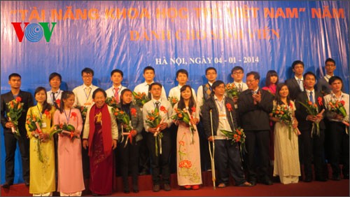 Hơn 200 đề tài đạt giải thưởng Tài năng khoa học trẻ Việt Nam năm 2013 - ảnh 1