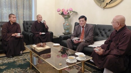 Hội Phật tử Việt Nam tại Cộng hòa Séc thăm Đại sứ quán - ảnh 3