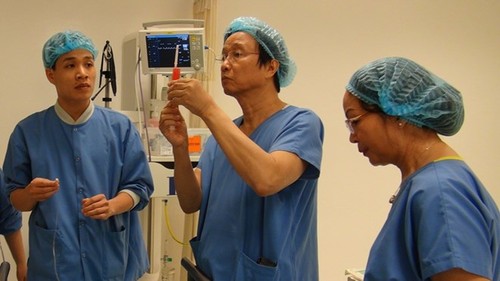 Việt Nam lần đầu tiên ghép tế bào gốc điều trị bệnh bại não - ảnh 1