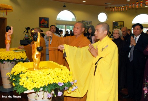 Cộng đồng người Việt Nam tại Séc tổ chức Đại lễ Phật đản  - ảnh 4