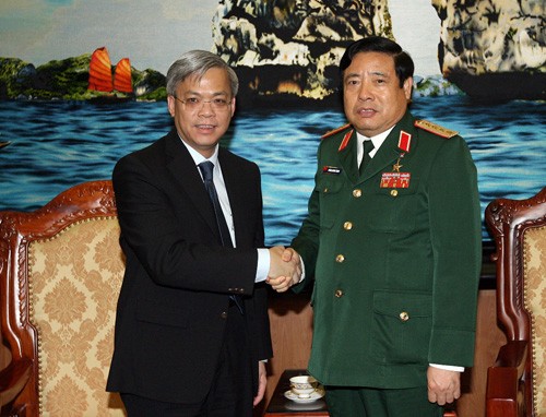 Đại tướng Phùng Quan Thanh tiếp Thư ký thường trực Bộ Quốc phòng Singapore - ảnh 1