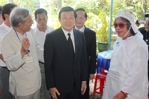 Chủ tịch nước Trương Tấn Sang viếng Giáo sư, Tiến sỹ Trần Văn Khê  - ảnh 1