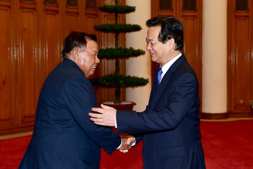 Thủ tướng Nguyễn Tấn Dũng tiếp Phó Chủ tịch nước Lào Bounnhang Volachit  - ảnh 1