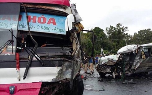 Tai nạn ô tô chở người Việt tại tỉnh Salavan, Lào, 8 người thương vong - ảnh 1