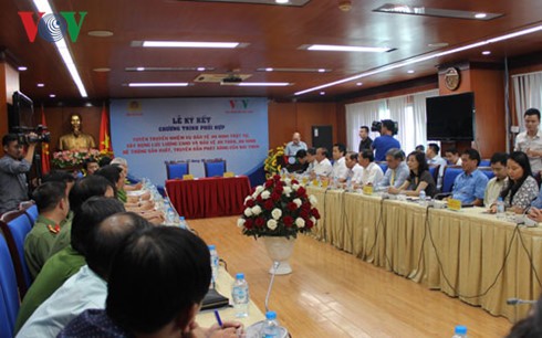 Ký kết chương trình phối hợp tuyên truyền giữa Đài Tiếng nói Việt Nam và Bộ công an - ảnh 1
