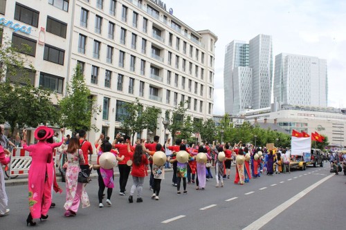 Người Việt tham gia Lễ hội văn hóa tại Đức - ảnh 4