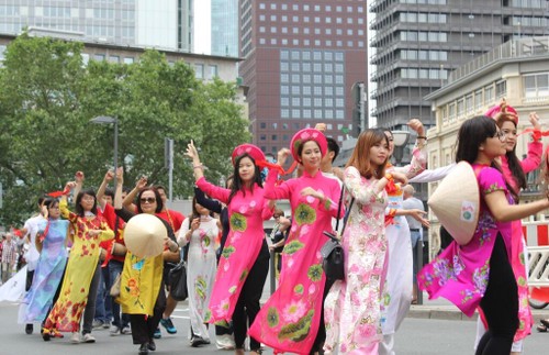Người Việt tham gia Lễ hội văn hóa tại Đức - ảnh 8