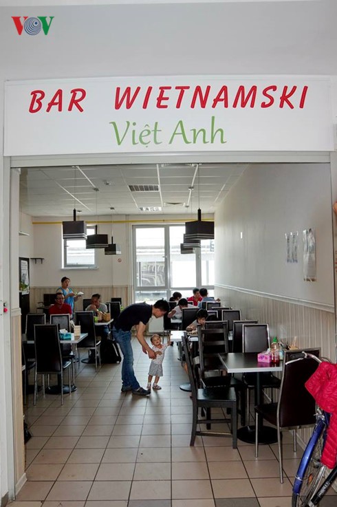 Chợ người Việt tại Warszawa- thủ đô của Ba Lan - ảnh 4