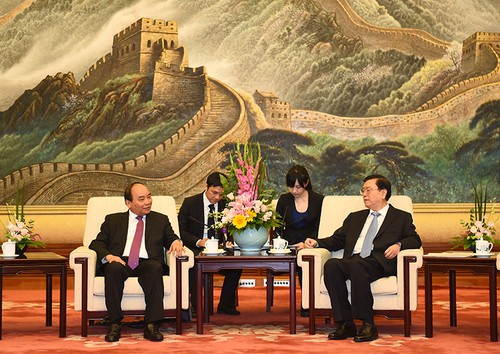 Thủ tướng Nguyễn Xuân Phúc tới thủ đô Bắc Kinh, bắt đầu thăm chính thức Trung Quốc  - ảnh 3