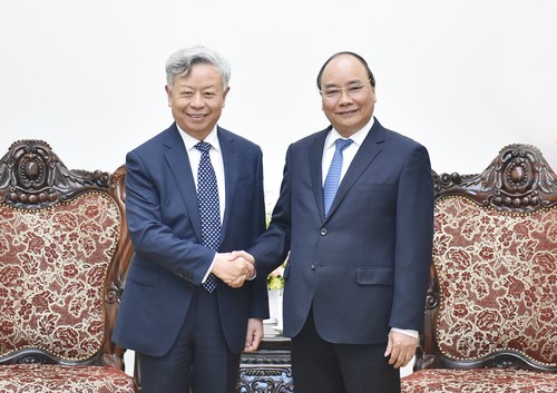 Thủ tướng Nguyễn Xuân Phúc tiếp Chủ tịch AIIB - ảnh 1
