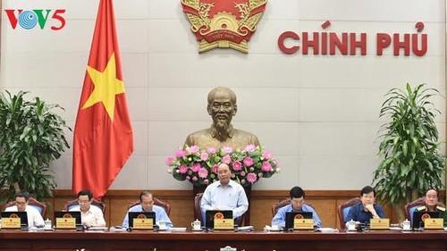 Thủ tướng Nguyễn Xuân Phúc chủ trì phiên họp chuyên đề xây dựng pháp luật - ảnh 2