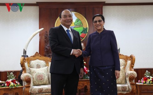 Thủ tướng Nguyễn Xuân Phúc gặp gỡ các Lãnh đạo Đảng, Nhà nước Lào - ảnh 2