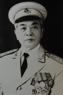 พลเอกหวอเงวียนย้าป ผู้บัญชาการทหารสูงสุดที่ปรีชาสามารถของกองทัพประชาชนเวียดนามถึงแก่อสัญกรรม - ảnh 1