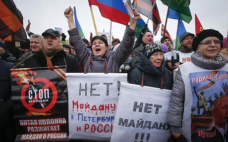 Tens of thousands of Russians join Moscow 'Anti-Maidan' protest  - ảnh 1