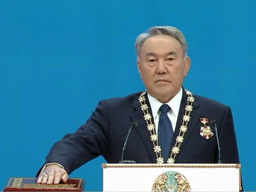 Re-elected Kazakh president Nazarbayev sworn in  - ảnh 1