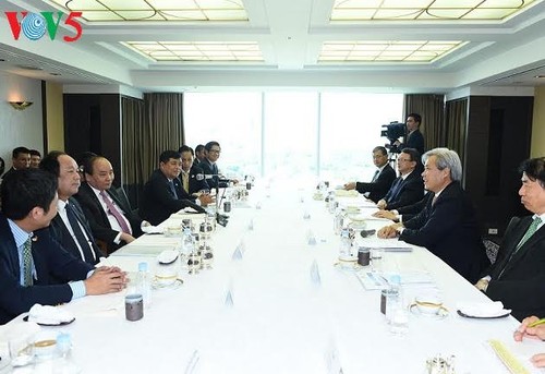 Prime Minister Nguyen Xuan Phuc meets with Japanese investors  - ảnh 1