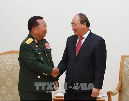 Government leader hosts Lao Defence Minister - ảnh 1