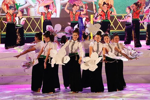 Thousands of people attend Muong Lo Festival  - ảnh 1