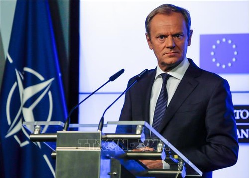 Tusk lashes out at Trump stance on Europe - ảnh 1