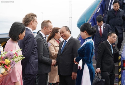 Prime Minister begins official visit to Sweden - ảnh 1