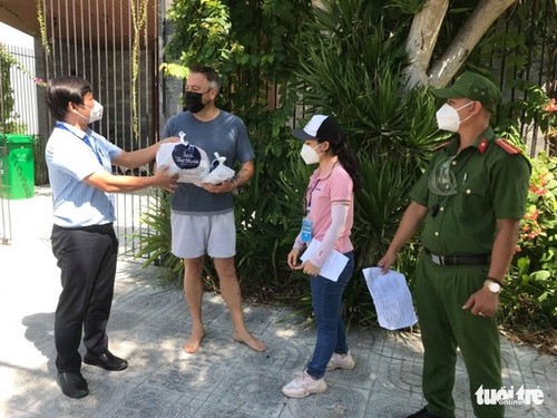 Da Nang supports foreigners facing difficulties due to COVID-19 - ảnh 1