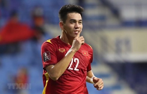 Vietnamese footballer featured on FIFA’s promotional image - ảnh 1