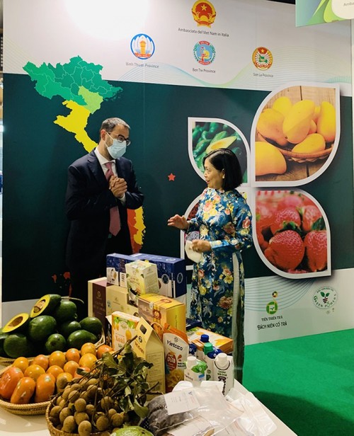 Vietnamese fruits showcased at Macfrut 2021 in Italy - ảnh 2