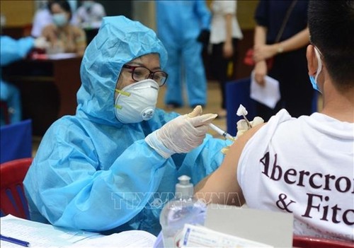 Da Nang targets fully vaccinating adult residents by year-end - ảnh 1