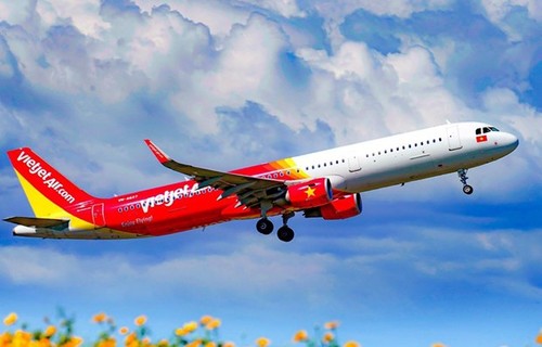 Vietjet re-opens all domestic routes, offering discounted tickets - ảnh 1