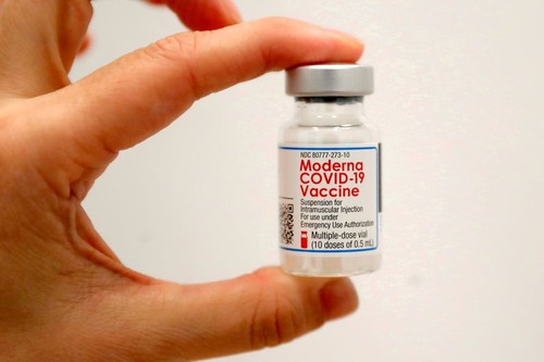 Moderna says its COVID-19 vaccine protective, safe in young children - ảnh 1