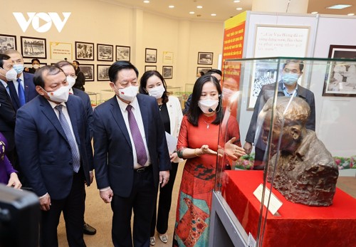 Exhibition “Culture lights the way for national advancement” opens  - ảnh 2