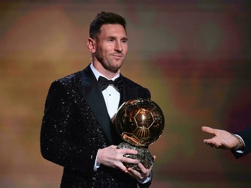 Messi wins Ballon d'Or for seventh time as Putellas crowned women's winner - ảnh 1