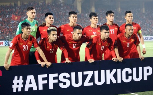 National squad depart for Singapore in quest of defending AFF Cup title - ảnh 1