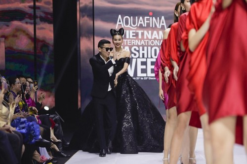 Vietnam International Fashion Week 2021 opens - ảnh 1