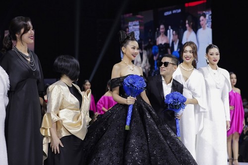 Vietnam International Fashion Week 2021 opens - ảnh 2
