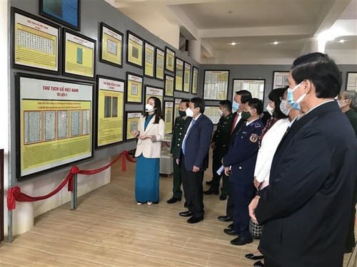 Exhibition on Hoang Sa, Truong Sa comes to Quang Tri’s mountainous district - ảnh 1