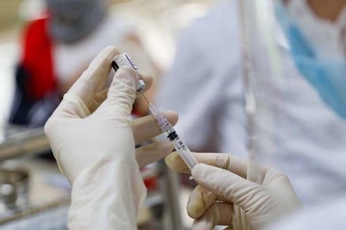 Hanoi has enough vaccine to inject third shots for residents - ảnh 1