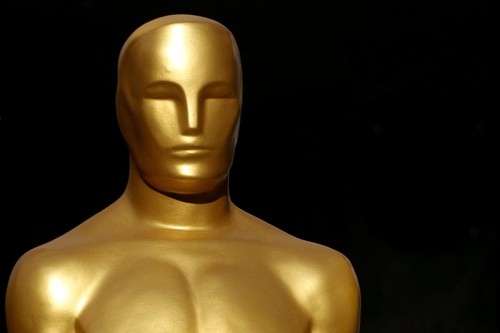 This year's Oscars show will go on, with a host - ảnh 1