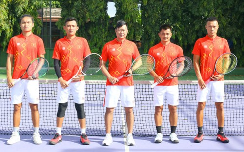 Vietnam tennis aces face tough test at Davis Cup World playoffs - ảnh 1