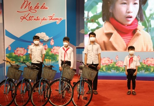 Quang Binh launches program to help orphaned children  - ảnh 2
