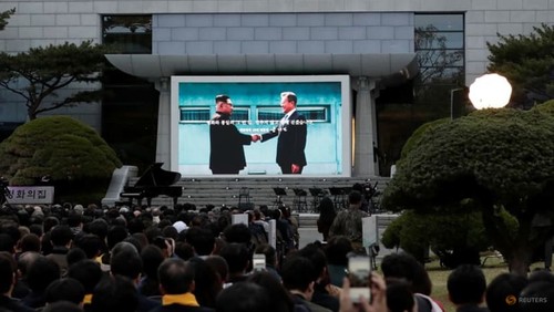 Korean leaders exchange friendly letters in rare break from tensions - ảnh 1