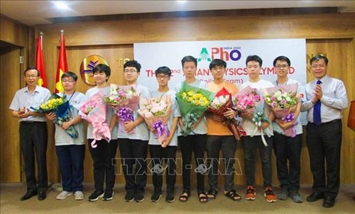 All Vietnamese contestants secure prizes at 2022 Asian Physics Olympiad - ảnh 1
