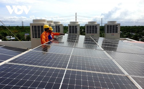 US exempts tariffs on solar panels from Vietnam - ảnh 1