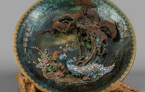 Vietnamese ceramic artist sets two Guinness World Records - ảnh 2