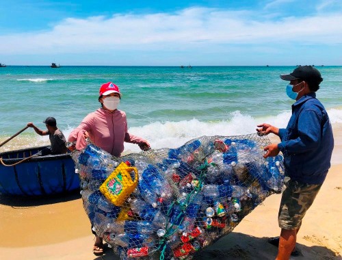 Quan Nam: “Bring garbage to shore” to protect marine environment  - ảnh 1