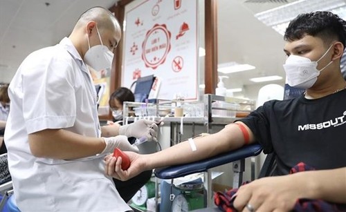Blood donation festival underway in Hanoi - ảnh 1