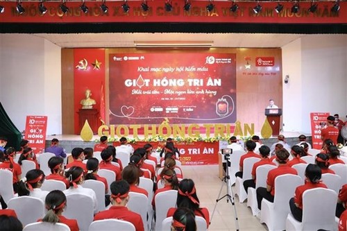 Blood donation festival underway in Hanoi - ảnh 2